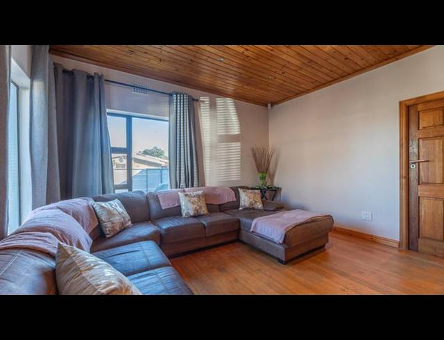 4 BEDROOM HOUSE FOR SALE IN OAKDALE
